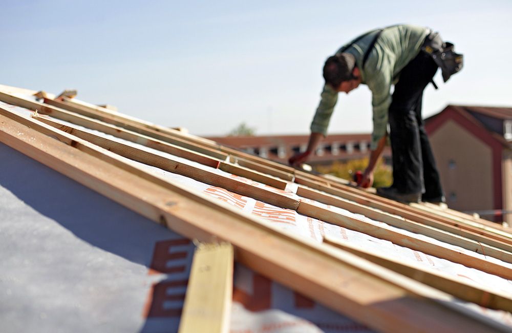 Dachdecker bei der Vorbereitung