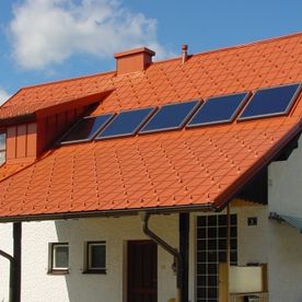 Dach mit Solaranlage
