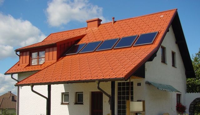 Dach mit Solaranlage